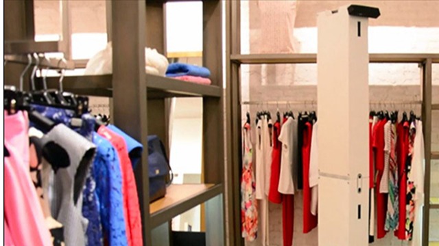 Retailers&nbsp;use&nbsp;the&nbsp;label&nbsp;reading&nbsp;robot&nbsp;Keonn&nbsp;AdvanRobot&nbsp;for&nbsp;inventory&nbsp;counting